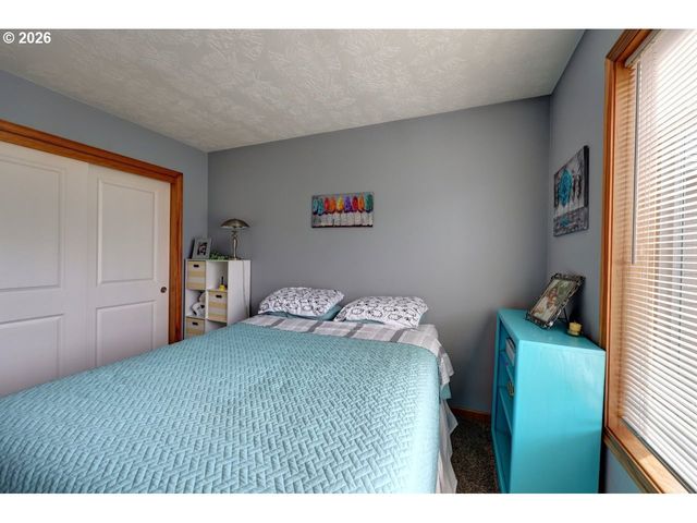 332 Sw KALMIA Ave, Warrenton, OR 97146