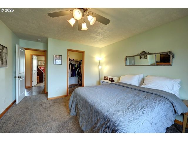 332 Sw KALMIA Ave, Warrenton, OR 97146