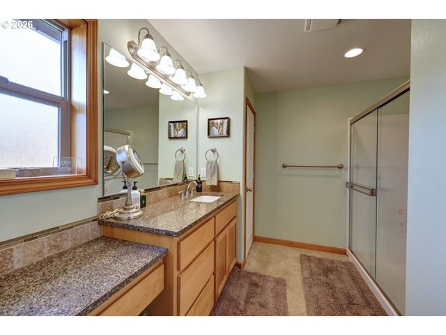 332 Sw KALMIA Ave, Warrenton, OR 97146