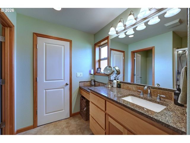 332 Sw KALMIA Ave, Warrenton, OR 97146