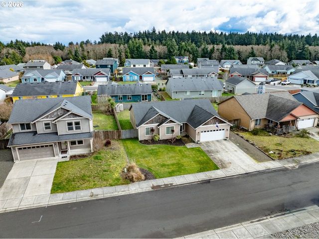 332 Sw KALMIA Ave, Warrenton, OR 97146