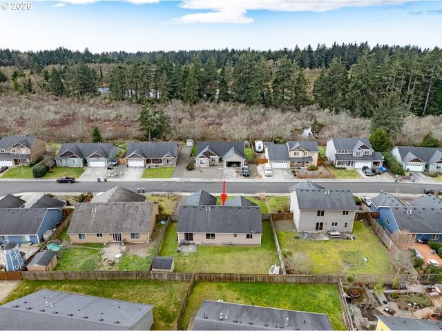 332 Sw KALMIA Ave, Warrenton, OR 97146