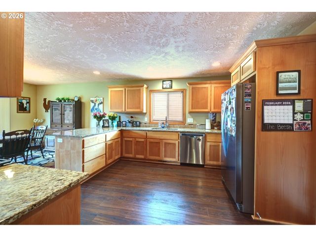 332 Sw KALMIA Ave, Warrenton, OR 97146