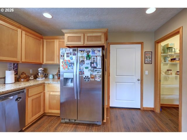 332 Sw KALMIA Ave, Warrenton, OR 97146