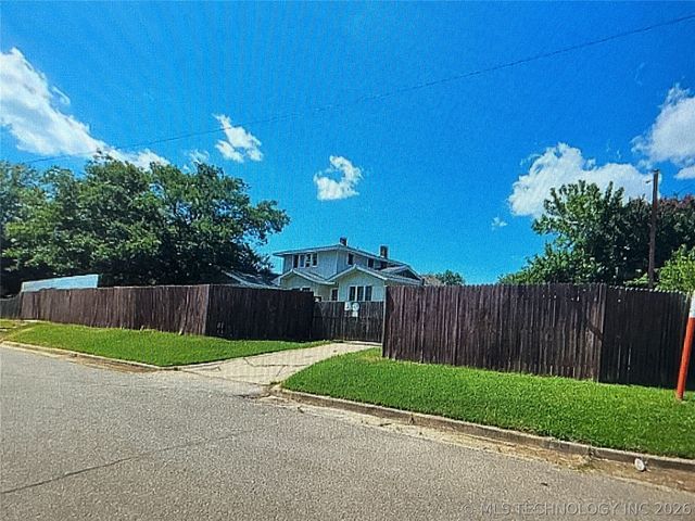 1302 N 7th Avenue, Durant, OK 74701