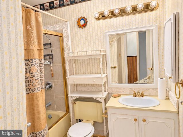 38 GAYLORD CIR, Willingborough, NJ 08046