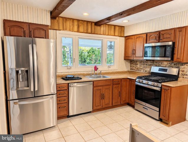 38 GAYLORD CIR, Willingborough, NJ 08046