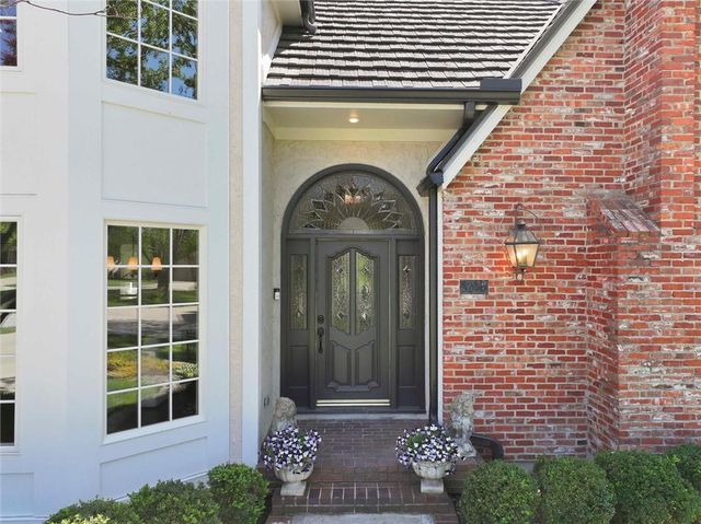 4245 W 124th Terrace, Leawood, KS 66209