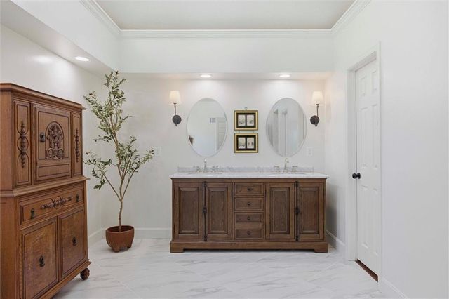 4245 W 124th Terrace, Leawood, KS 66209