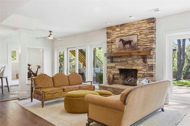 4245 W 124th Terrace, Leawood, KS 66209