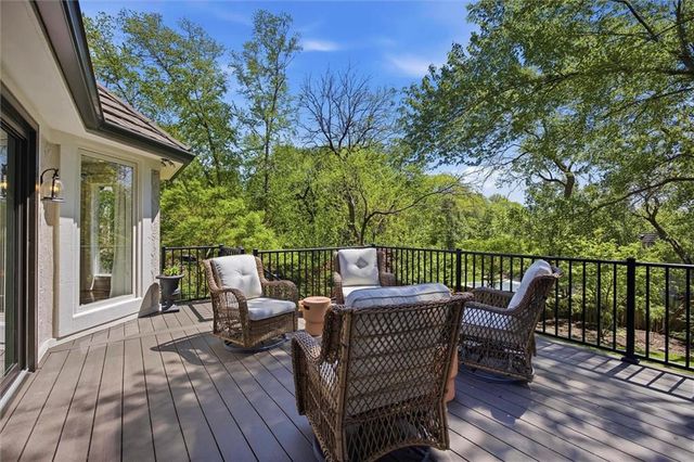 4245 W 124th Terrace, Leawood, KS 66209