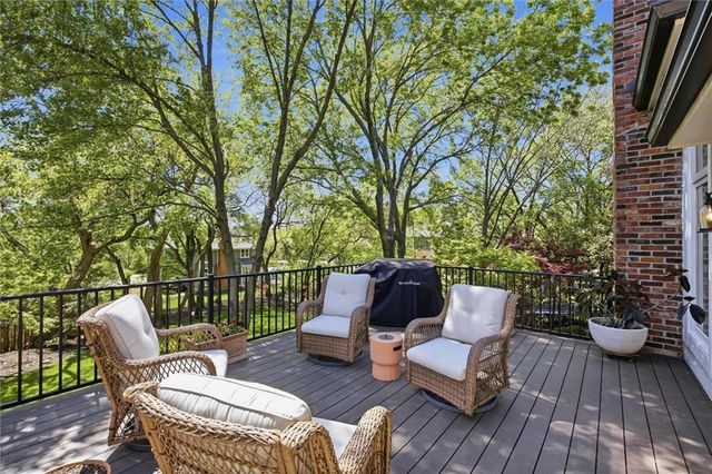 4245 W 124th Terrace, Leawood, KS 66209