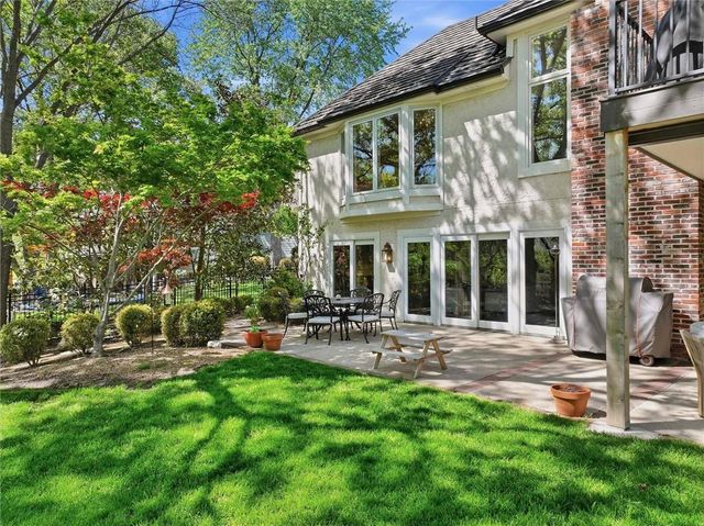4245 W 124th Terrace, Leawood, KS 66209