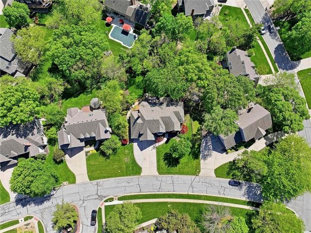 4245 W 124th Terrace, Leawood, KS 66209