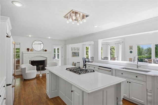 4245 W 124th Terrace, Leawood, KS 66209