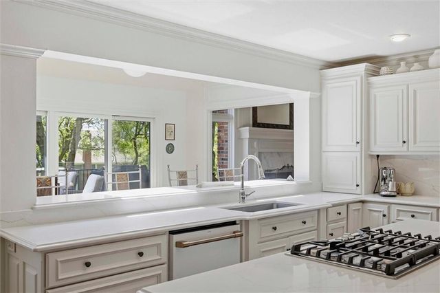 4245 W 124th Terrace, Leawood, KS 66209