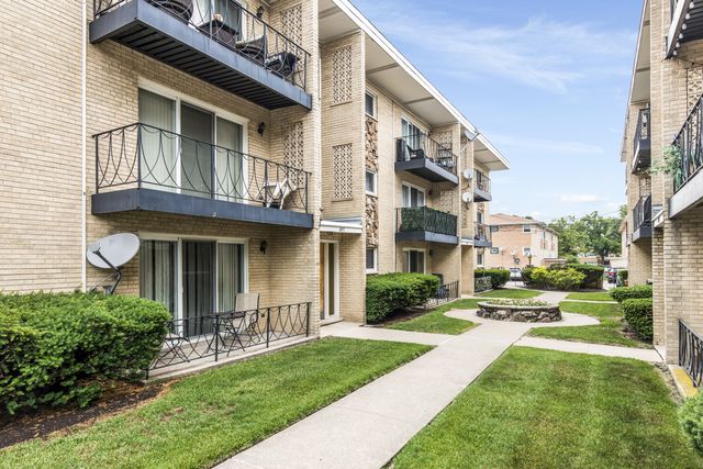6817 N Olmsted Avenue 201, Chicago, IL 60631