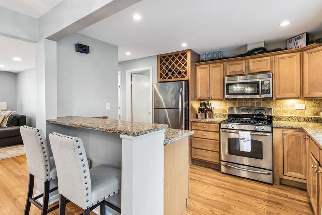 6817 N Olmsted Avenue 201, Chicago, IL 60631