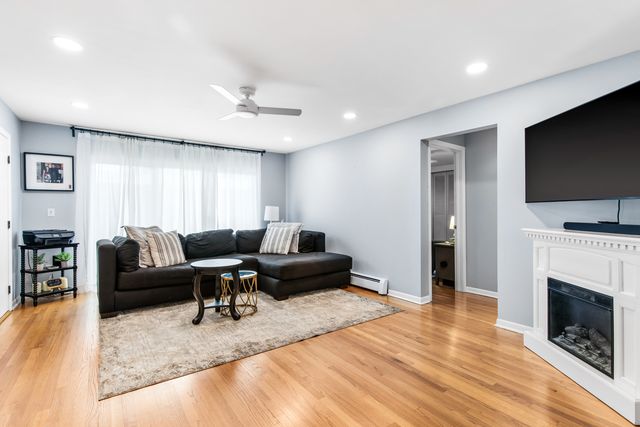 6817 N Olmsted Avenue 201, Chicago, IL 60631