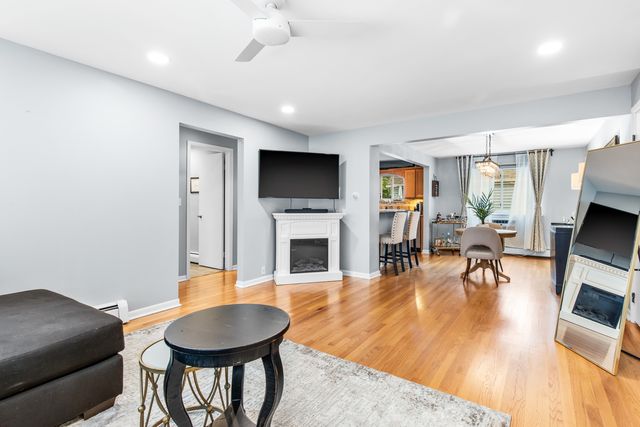 6817 N Olmsted Avenue 201, Chicago, IL 60631