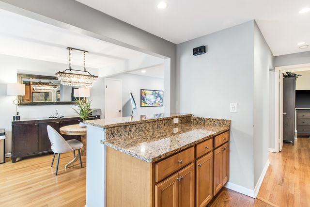 6817 N Olmsted Avenue 201, Chicago, IL 60631