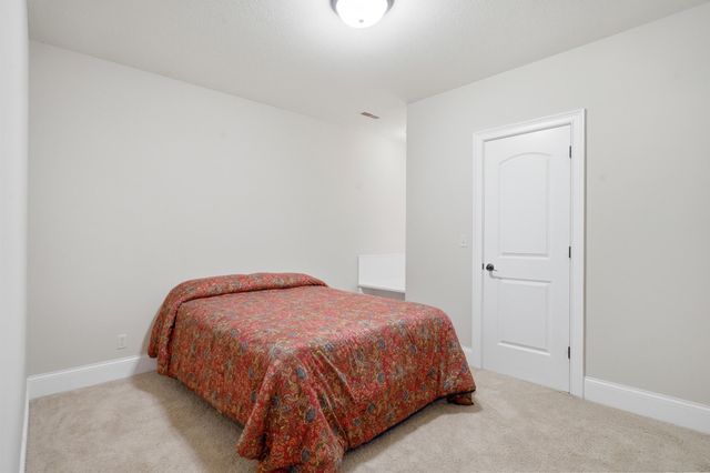 5915 GREEN GATE LN, Columbia, MO 65201