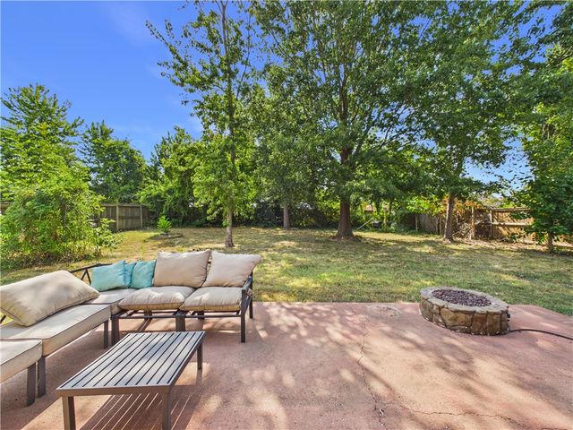 1706 S 20th Street, Rogers, AR 72758