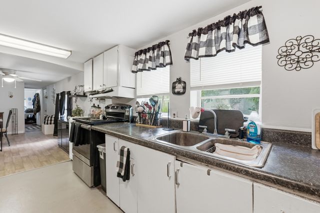 208 Rae Lane, Bonneau, SC 29431