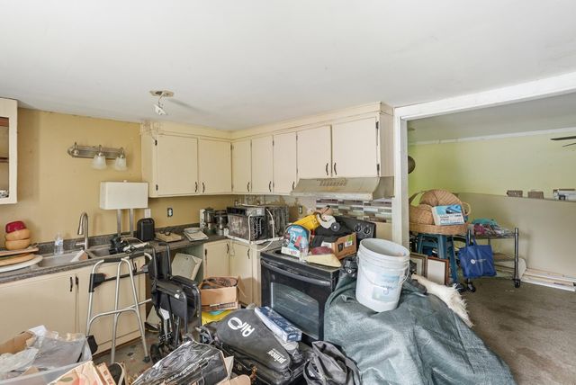 208 Rae Lane, Bonneau, SC 29431