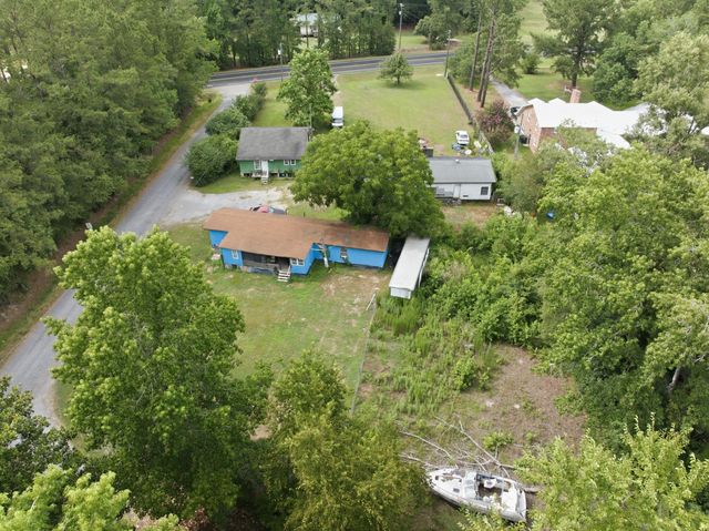 208 Rae Lane, Bonneau, SC 29431