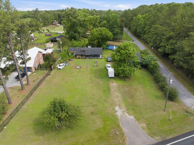 208 Rae Lane, Bonneau, SC 29431