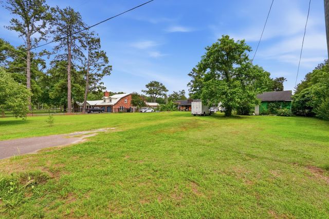 208 Rae Lane, Bonneau, SC 29431