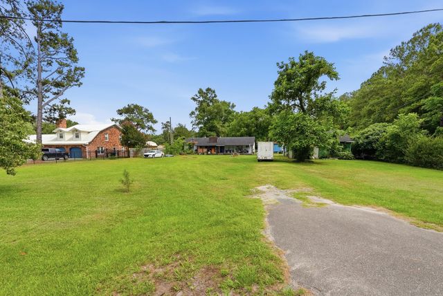 208 Rae Lane, Bonneau, SC 29431