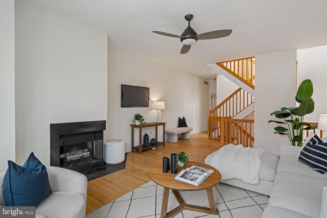 2046 SOUTH ST, Philadelphia, PA 19146