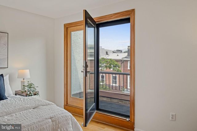 2046 SOUTH ST, Philadelphia, PA 19146