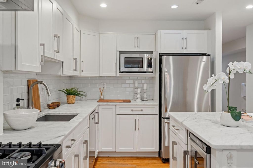 2046 SOUTH ST, Philadelphia, PA 19146
