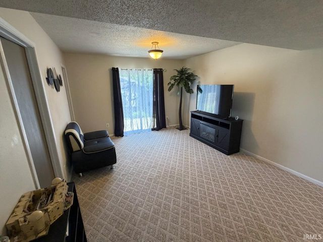 2607 S Southern Pines Court, Bloomington, IN 47403