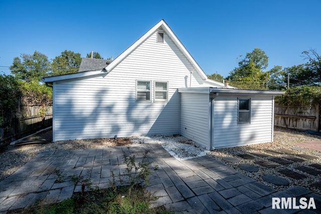 1713 W DEWEY Street, Marion, IL 62959