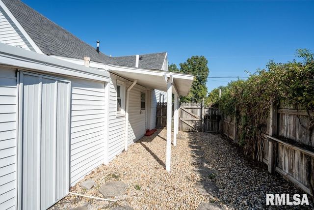 1713 W DEWEY Street, Marion, IL 62959