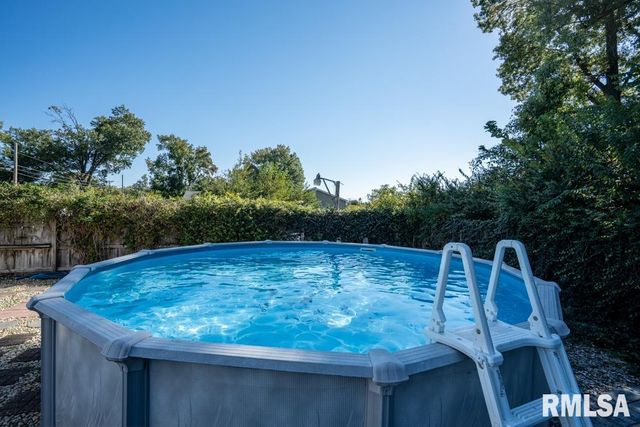 1713 W DEWEY Street, Marion, IL 62959