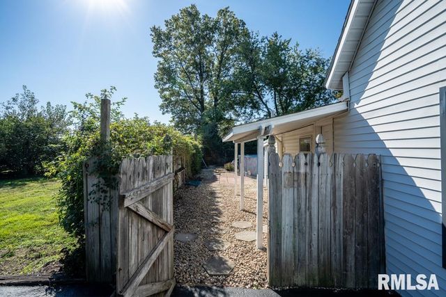 1713 W DEWEY Street, Marion, IL 62959