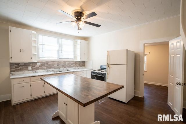 1713 W DEWEY Street, Marion, IL 62959