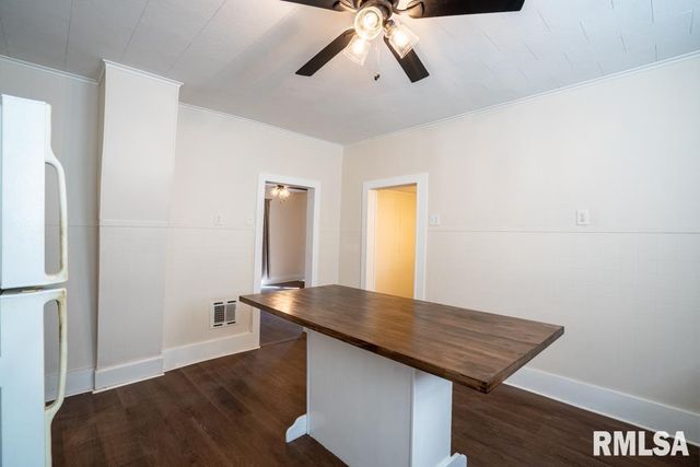 1713 W DEWEY Street, Marion, IL 62959