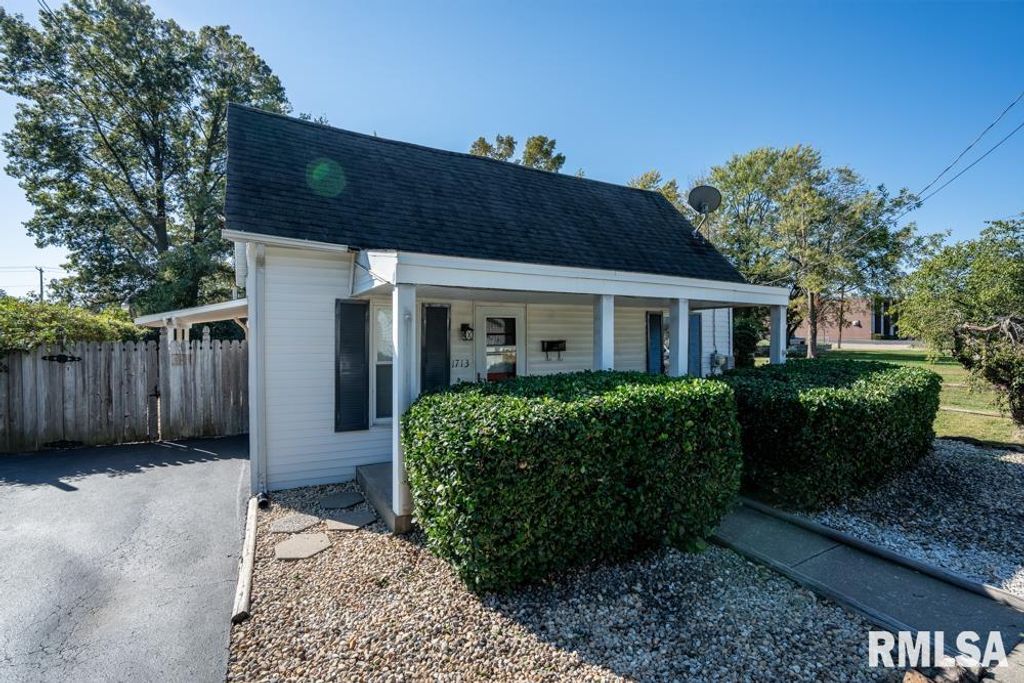 1713 W DEWEY Street, Marion, IL 62959