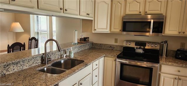 841 Kings WAY, Naples, FL 34104