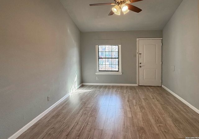 6605 Spring Lark St, San Antonio, TX 78249