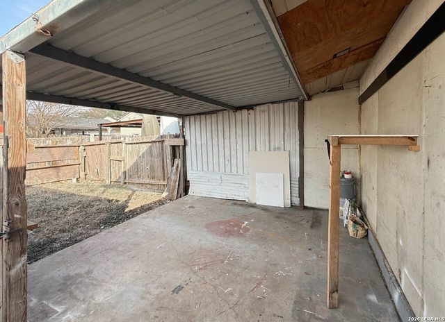 6605 Spring Lark St, San Antonio, TX 78249