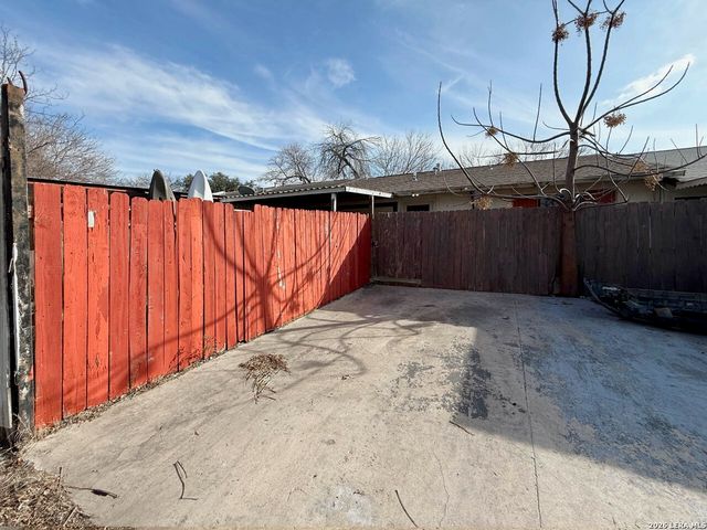 6605 Spring Lark St, San Antonio, TX 78249