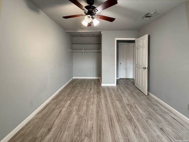 6605 Spring Lark St, San Antonio, TX 78249