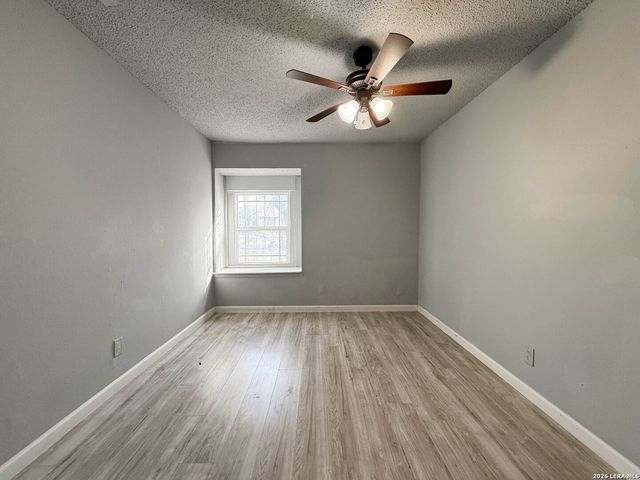 6605 Spring Lark St, San Antonio, TX 78249